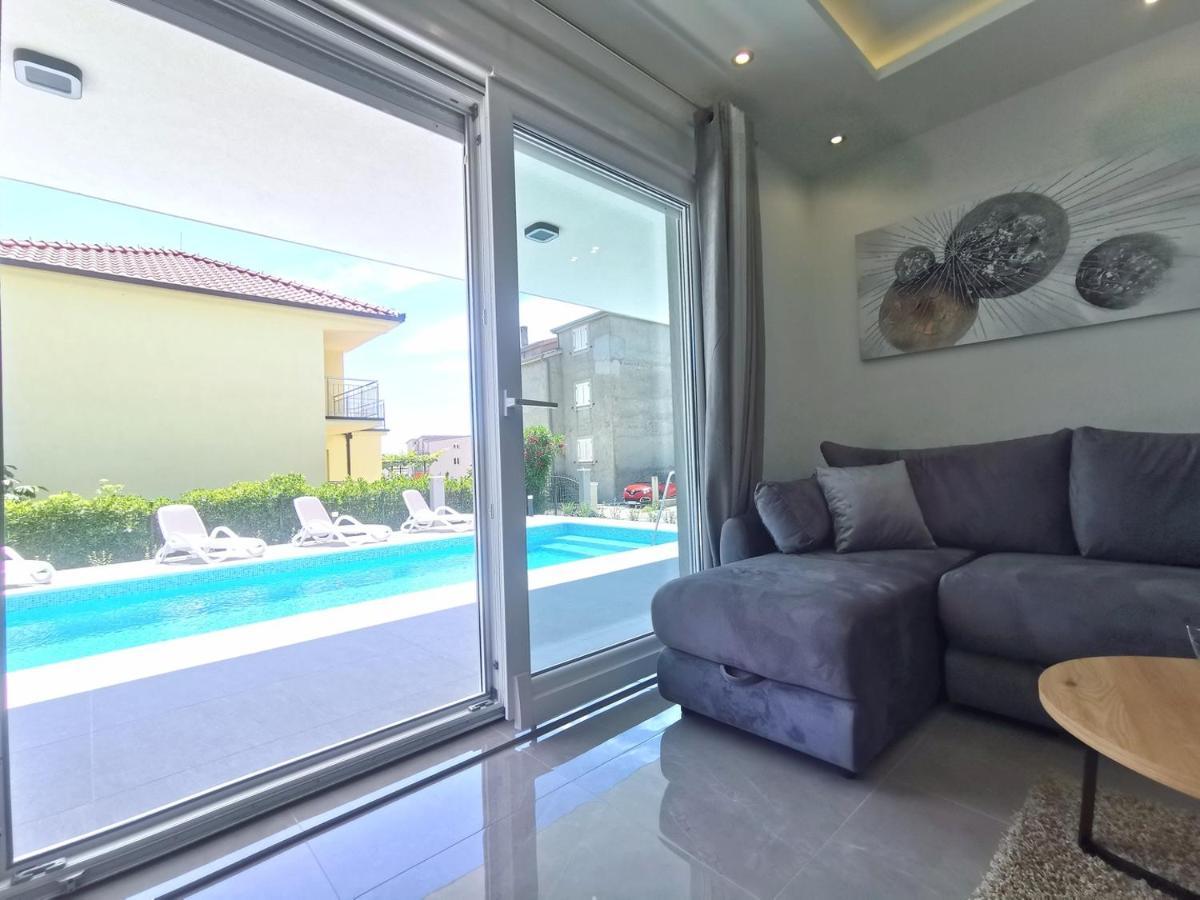 Seka Apartments With A Pool Каштела Экстерьер фото
