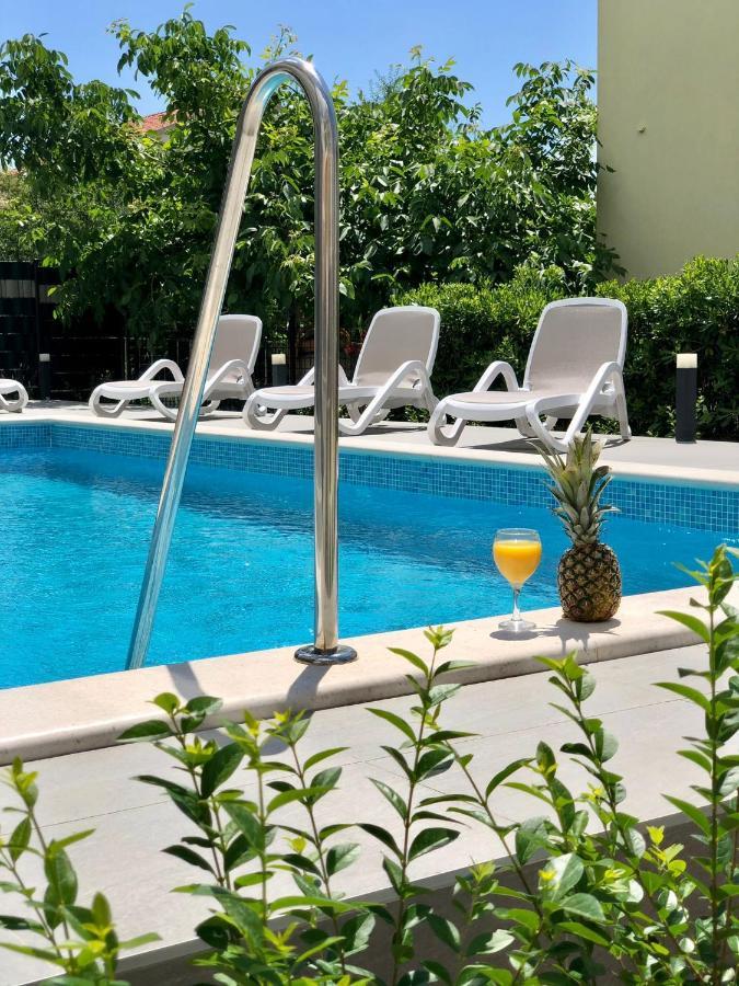Seka Apartments With A Pool Каштела Экстерьер фото