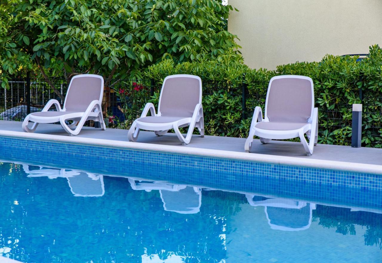 Seka Apartments With A Pool Каштела Экстерьер фото